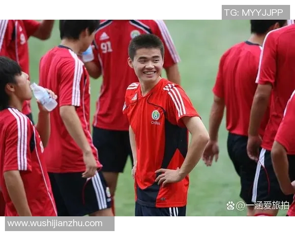 国家队青年足球明星崭露头角助力中国足球未来发展新篇章